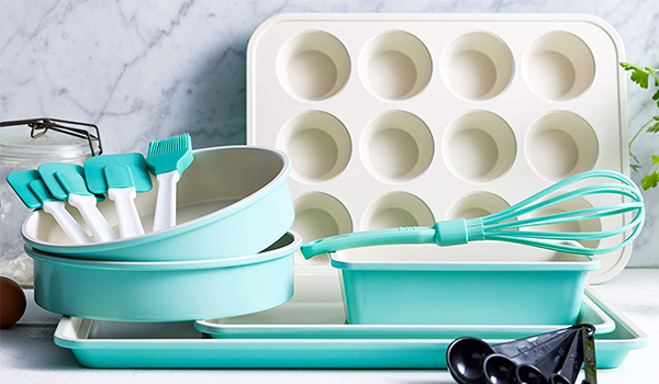 Best Bakeware Sets for Beginners (4 In-Stock Sets Compared)